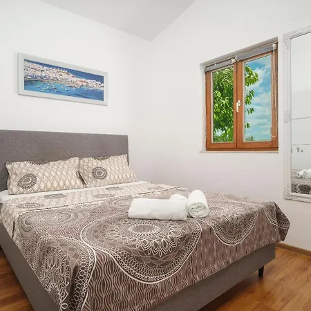 M&m By Suitesliving Villa Vodice
