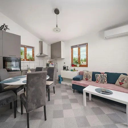 M&m By Suitesliving Villa Vodice
