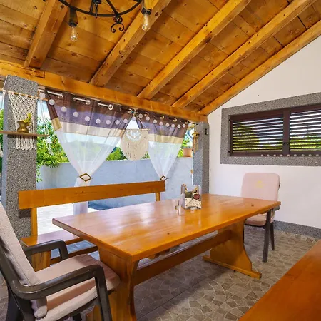 Villa Casa Rural M&m By Suitesliving Vodice