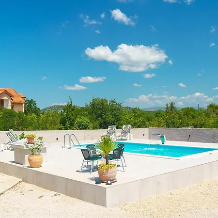 Villa Casa Rural M&m By Suitesliving Vodice